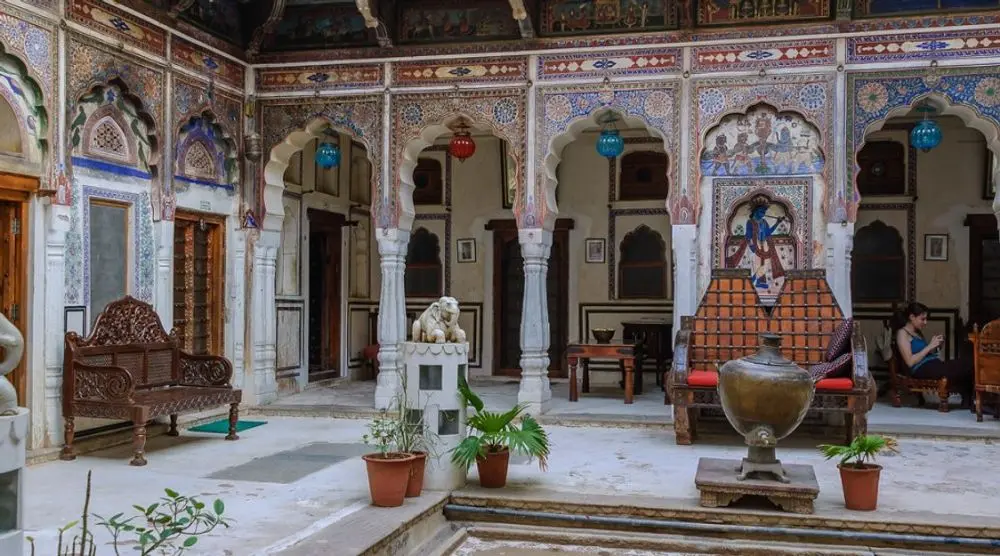 Painted courtyard of Mandawa Haveli