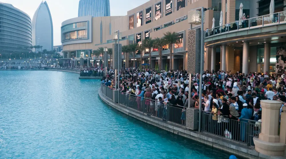 Crowds by the lake outside Dubai Mall