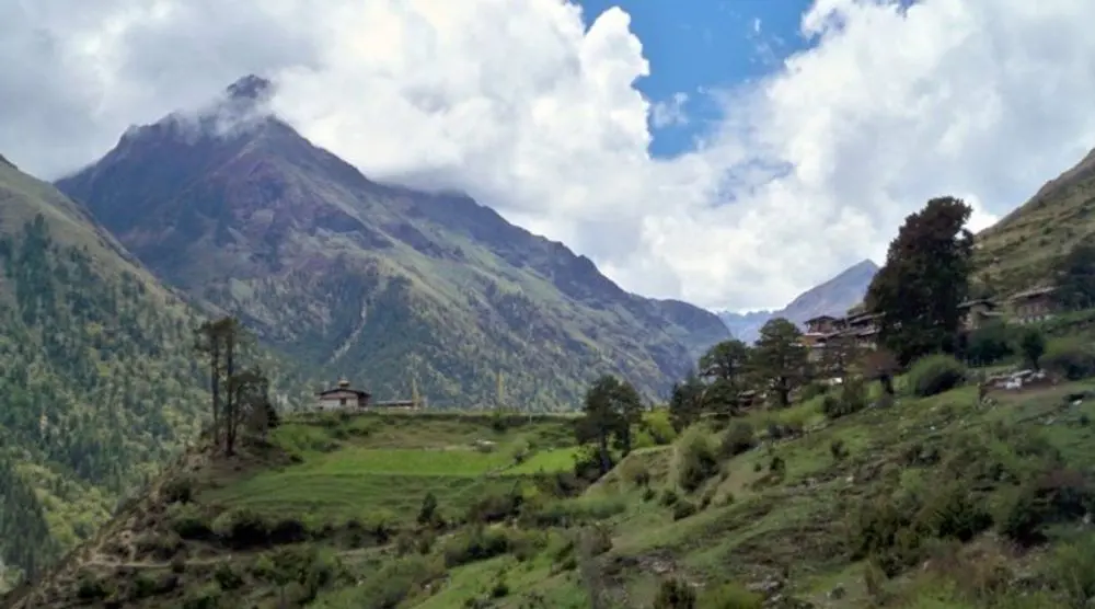 Green Himalayan valley near Pedong