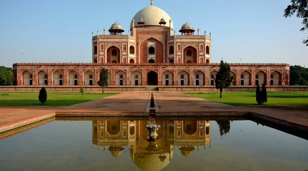 Humayun's Tomb reflected in a pool, Delhi