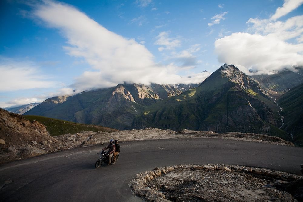 Motorcyclist on the mountain road to Rohtang Pass