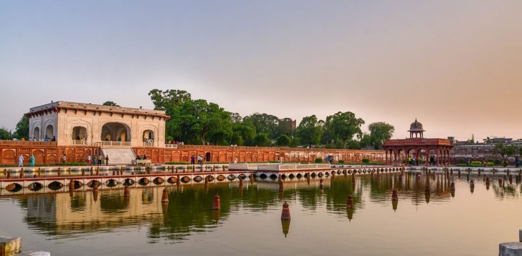 Explore the Famous Heritage sites and historical Places of Hyderabad