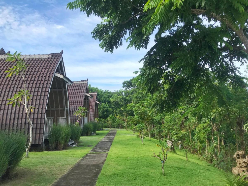 Garden path between cottages in Uluwatu